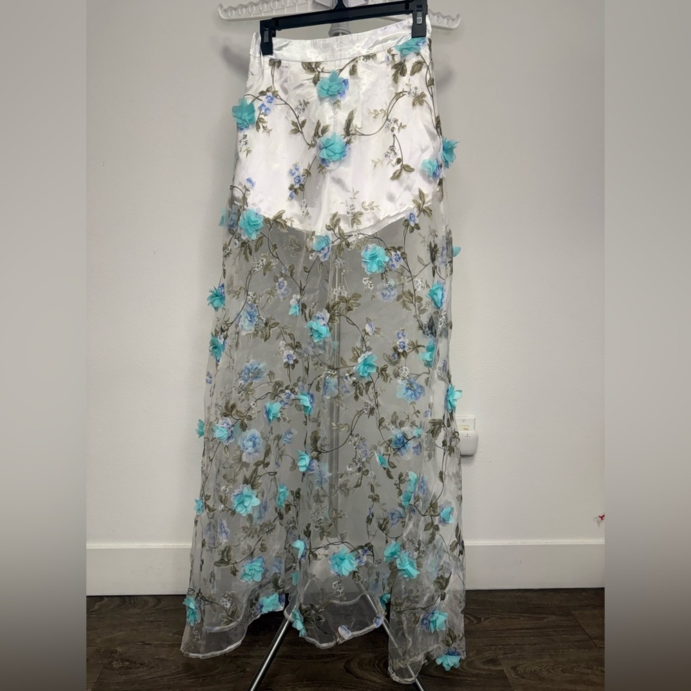 NWT Mango 3D Floral Sheer Maxi Skirt Blue Flower Applique Tulle Overlay Size S - Picture 2 of 6
